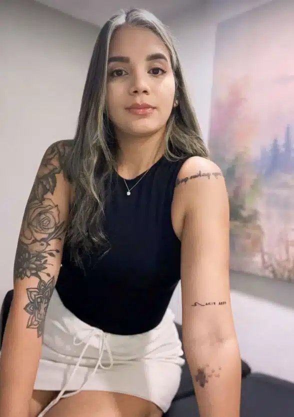 Estrella-company-girl-waiting-for-you-in-Malaga