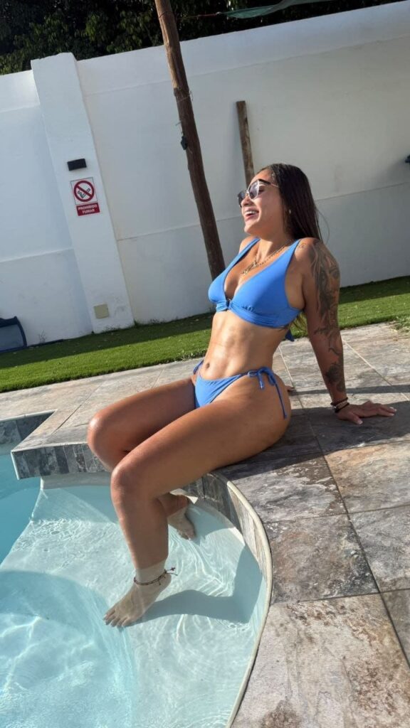 Samantha, escort disfruta de un dia soleado en Malaga