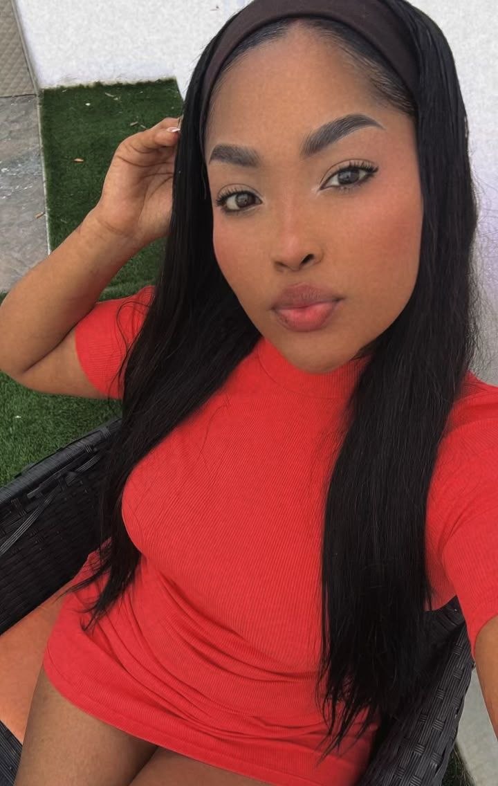 Tamara, escort from Velazquez24 takes a photo in front of a mirror