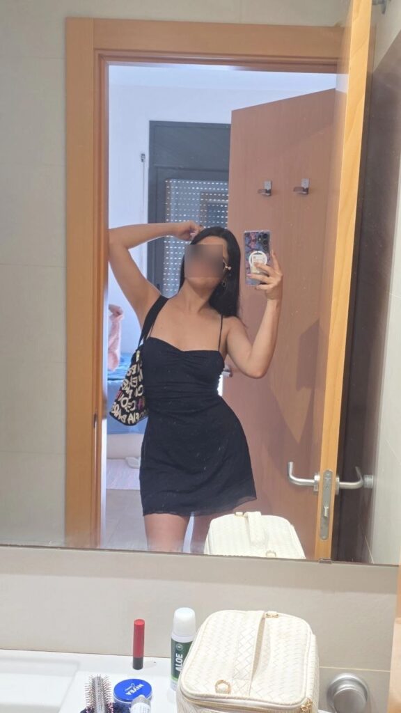 25 year old Lisa escort poses in dress with arms around her waist in Velazquez24 25 year old Lisa escort poses in dress with arms around her waist in Velazquez24