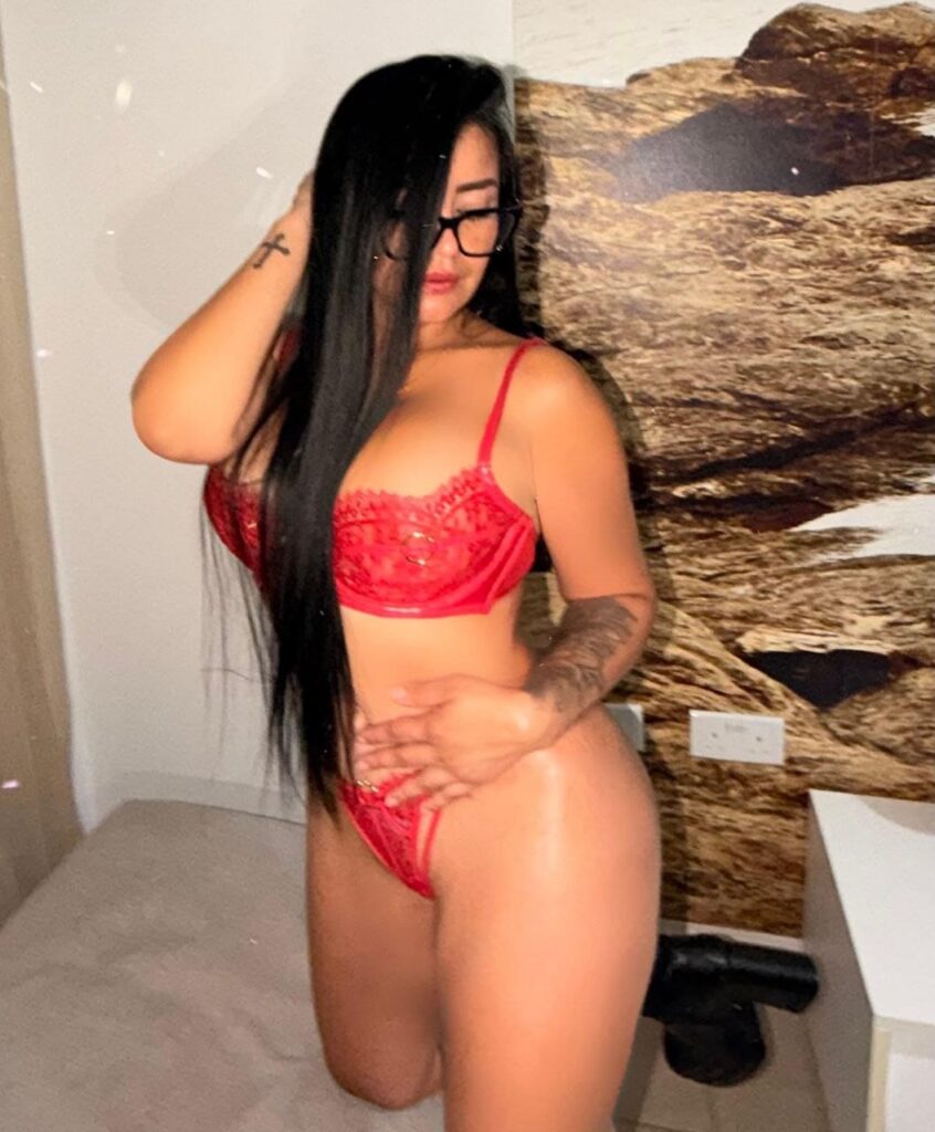 Dulce, una escort di Velazquez24, posa in lingerie rossa a 27 anni Dulce, una escort di Velazquez24, posa in lingerie rossa a 27 anni