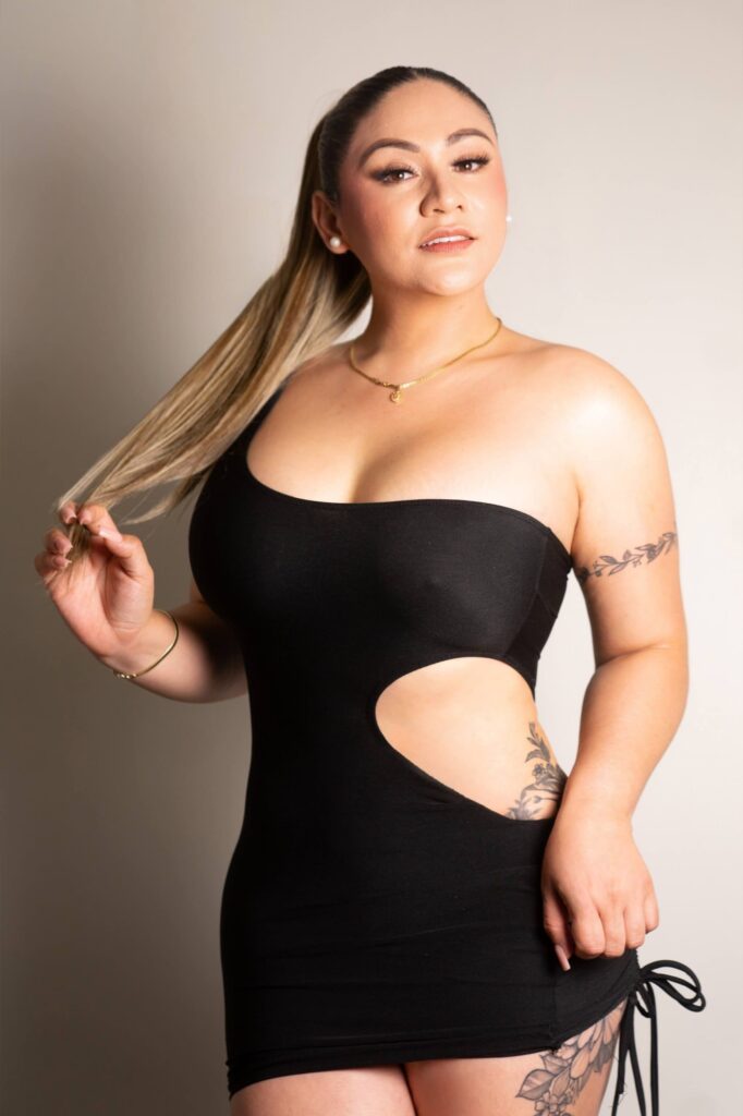 Lina, Puta de 36 años posa en vestido negro en Málaga Lina, Puta de 36 años posa en vestido negro en Málaga