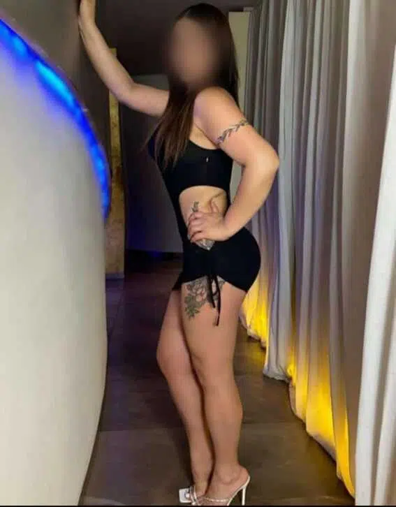 Lina, escort posing in profile on a staircase in Málaga