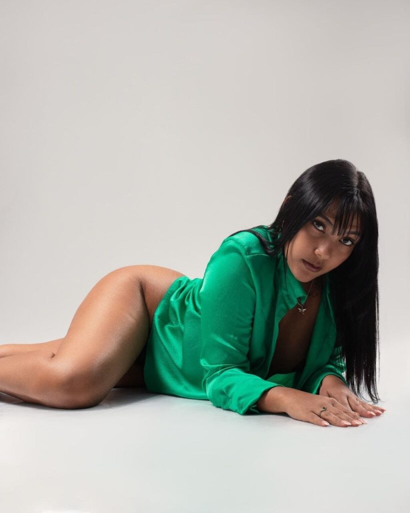 Cielo, escort appears lying on the floor in Velazquez24, leaning on her forearms. Cielo, escort appears lying on the floor in Velazquez24, leaning on her forearms.