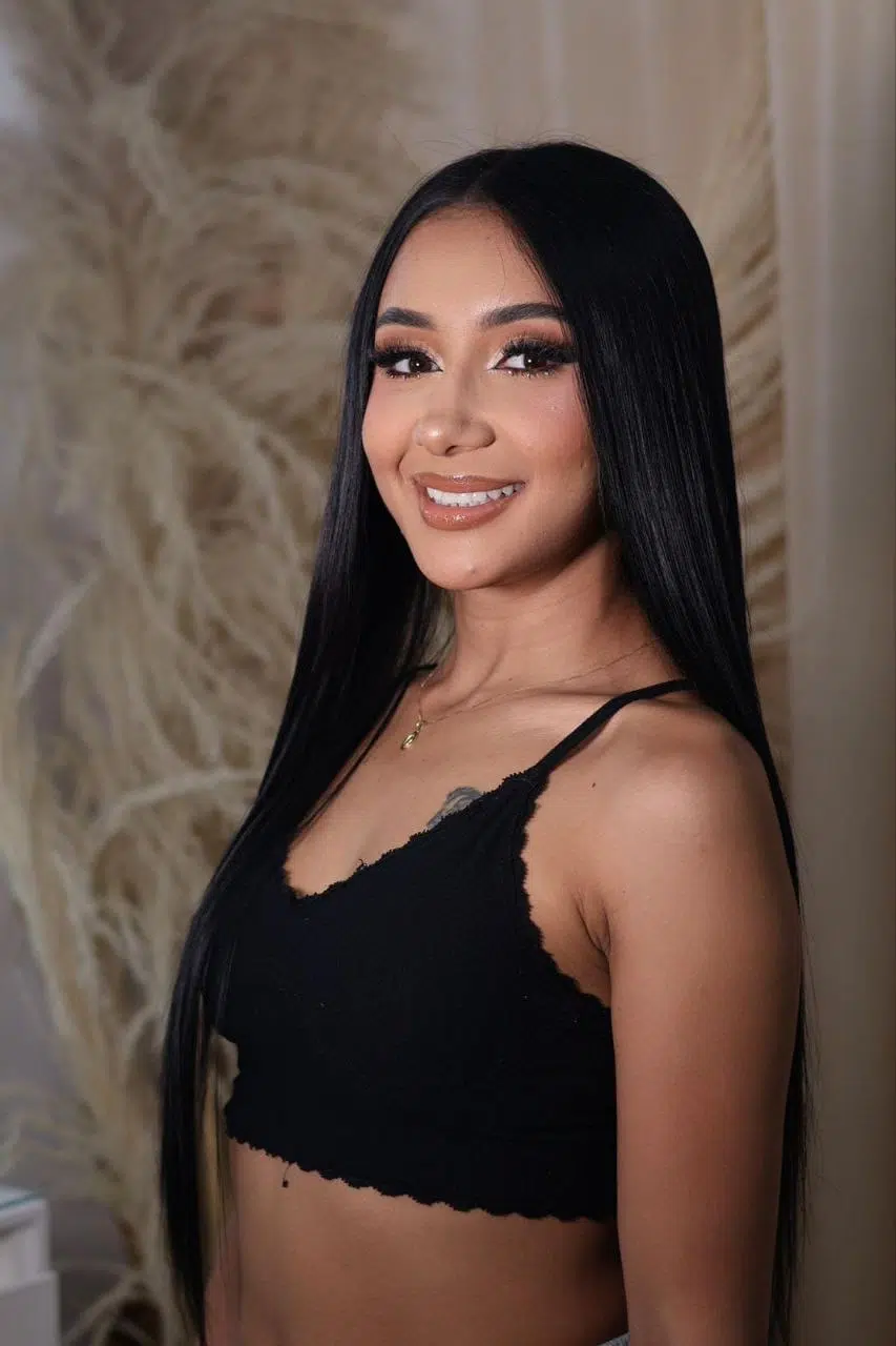 Nina, joven escort de 21 años posa de perfil para Velazquez24 en Malaga