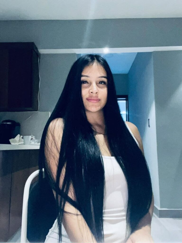 Athenea, puta de 21 años lleva una camiseta blanca sencilla en Velazquez24 Athenea, puta de 21 años lleva una camiseta blanca sencilla en Velazquez24