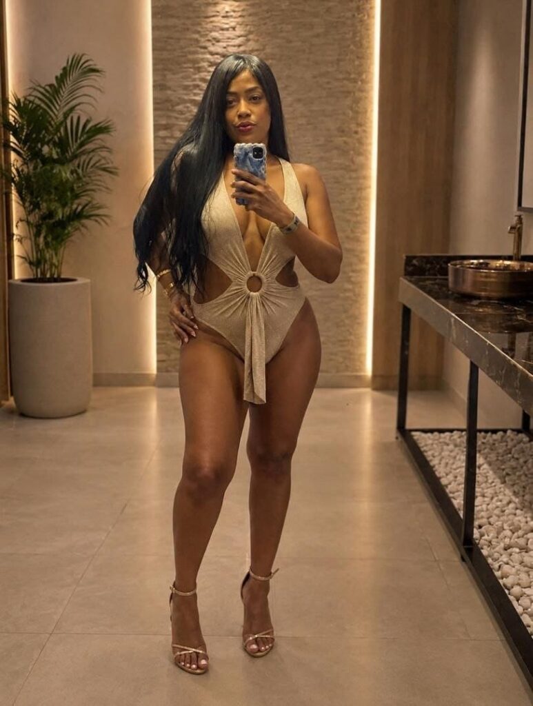 Joselyn, escort se toma una selfie en bikini en Velazquez24 Joselyn, escort se toma una selfie en bikini en Velazquez24